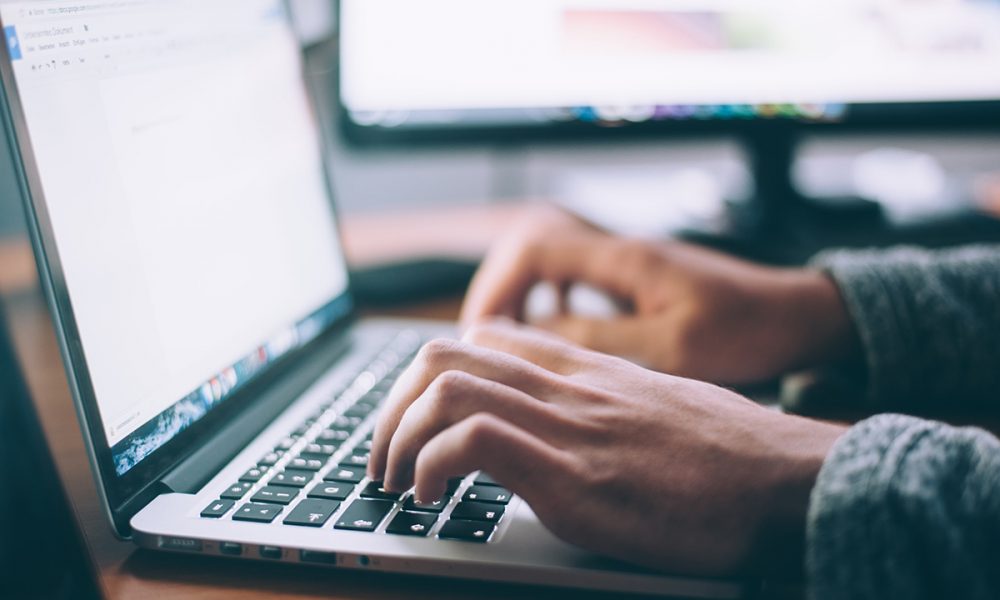 sow-body-image Man on laptop
